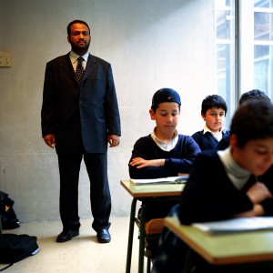 Khaled Suwedan, nacido en Ryad ( Arabia Saudí) en 1970. Es profesor y está fotografiado en la escuela de la Mezquita de la M-30 en Madrid, 2005. @Alfredo Cáliz