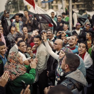 Egipto, 23/11/2011, celebración en la Plaza de Tahrir Square. Hombres y mujeres cantando y celebrando la caída del régimen de Mubarak. También piden a la Junta Militar (SCAF) que acelere el traspaso de poder. Los egipcios han demostrado que no tienen miedo, y pese a los muertos y miles de heridos no han dejado de salir a la calle a manifestarse. @Alfredo Cáliz