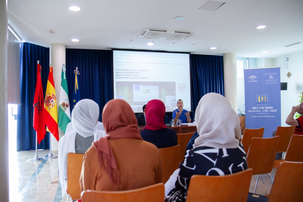 tres-culturas-co-organiza-dos-actividades-del-observatorio-de-la-islamofobia-en-los-medios_48830293658_o