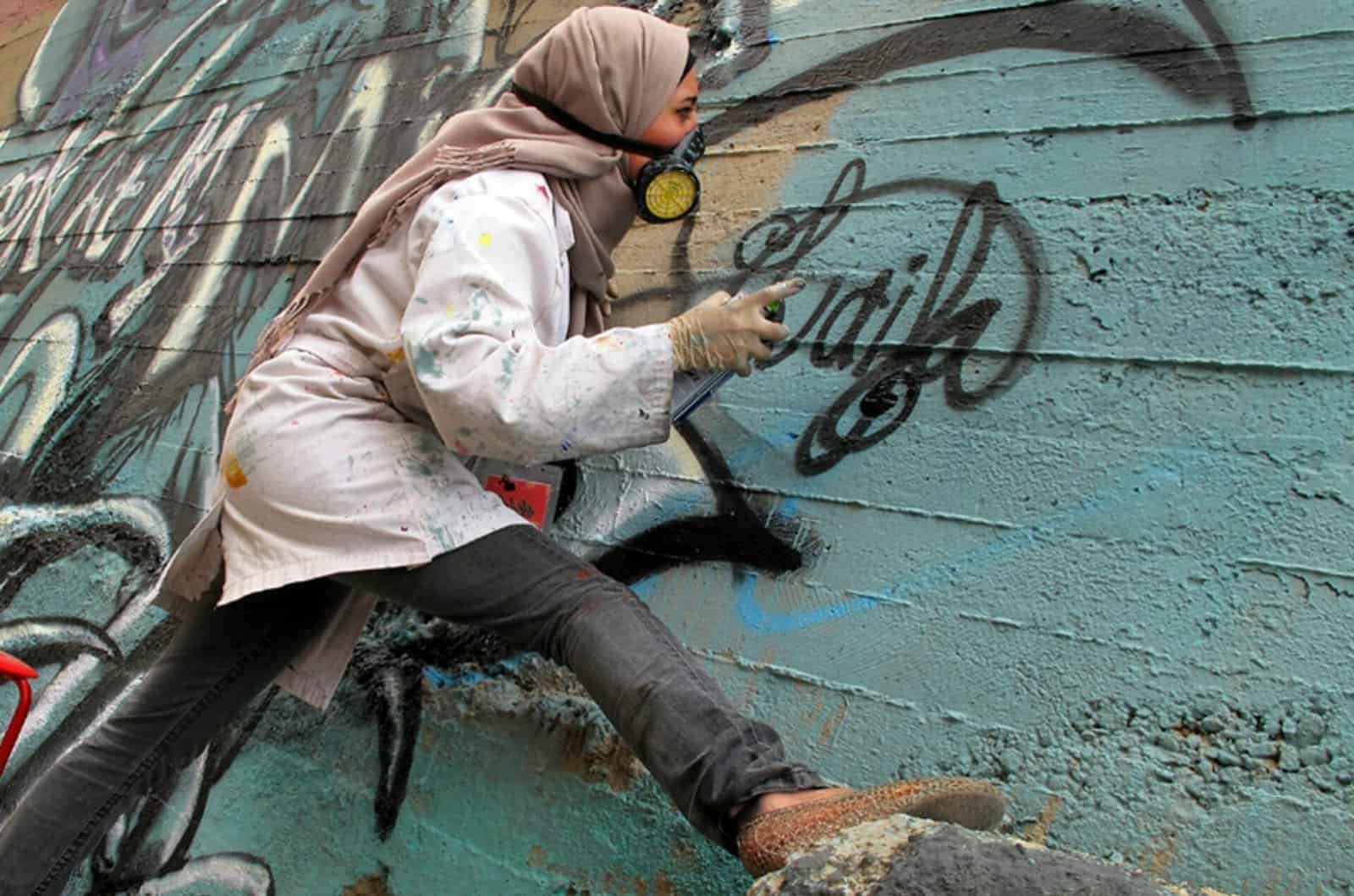 Grafiteras árabes para romper muros