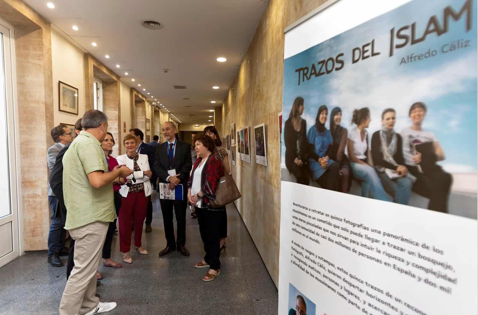 Exposición ‘Trazos del islam’, de Alfredo Cáliz, en la Secretaria de Estado de Migraciones