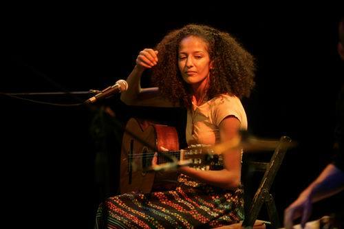 Concierto de la cantautora tunecina Neyssatou en las Noches de Ramadán de Madrid