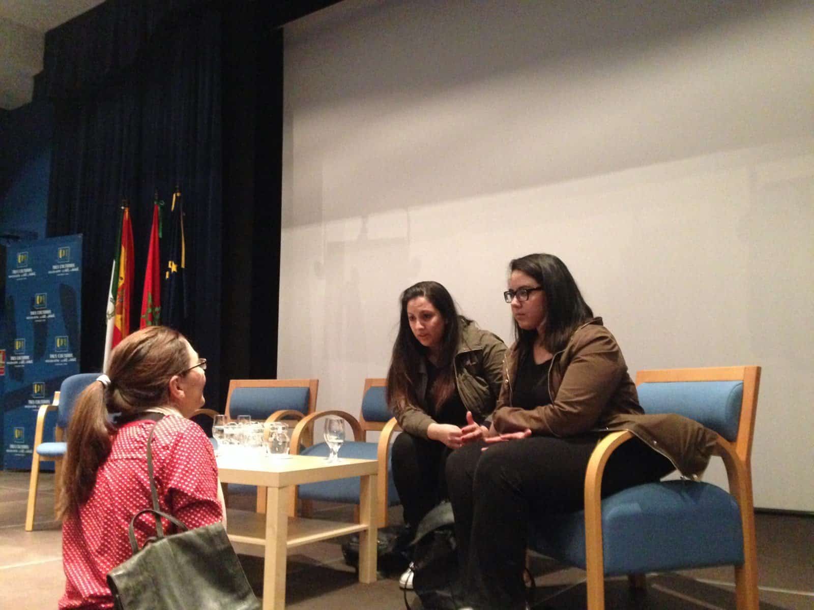 Dos jóvenes realizadoras marroquíes del proyecto Xabaca en la Fundación Tres Culturas del Mediterráneo, Sevilla