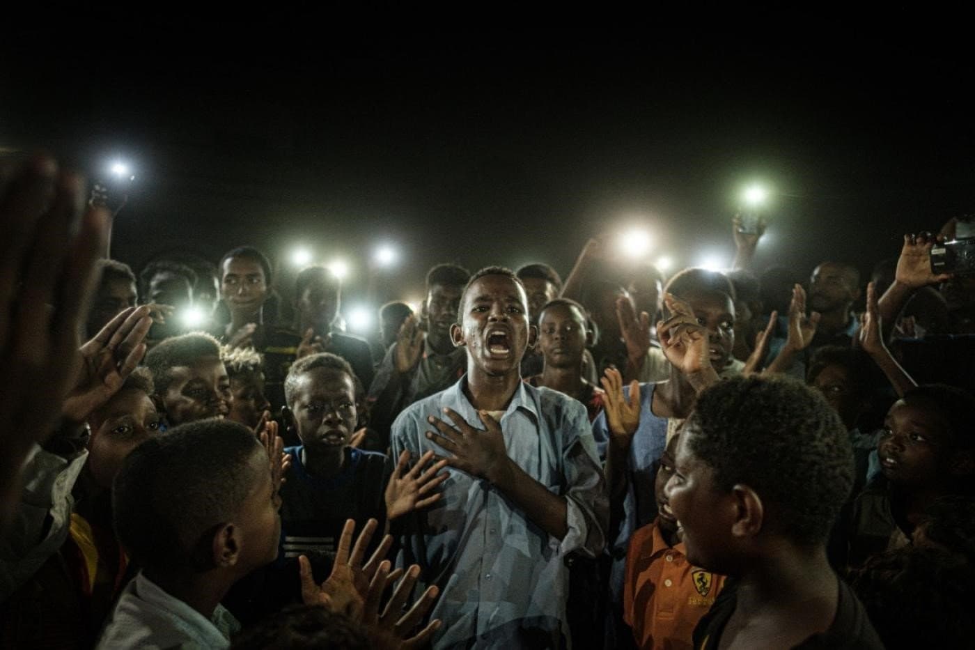 Poesía de protesta: la premiada fotografía que captura la revolución sudanesa